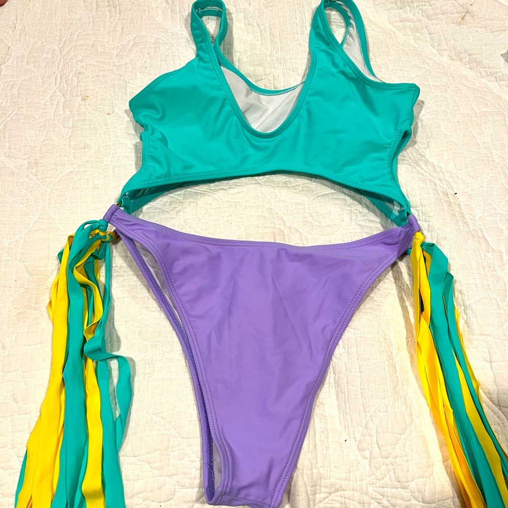 Cut out one piece swimsuit